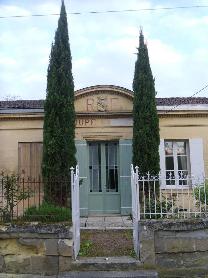Pujols  Romantic Gite Nr St Emilion With Private Pool And Views To Die For מראה חיצוני תמונה