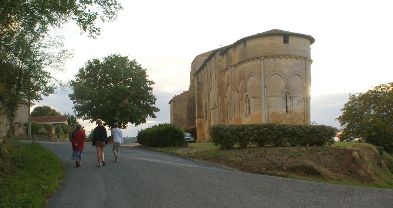 Pujols  Romantic Gite Nr St Emilion With Private Pool And Views To Die For מראה חיצוני תמונה