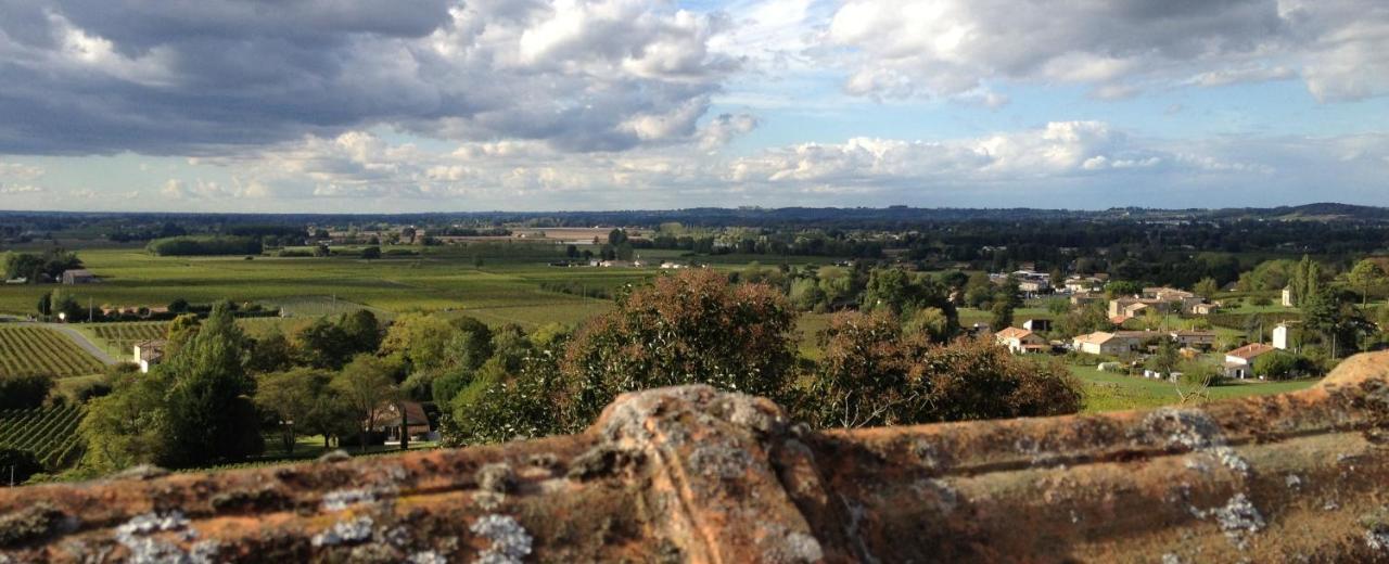 Pujols  Romantic Gite Nr St Emilion With Private Pool And Views To Die For מראה חיצוני תמונה