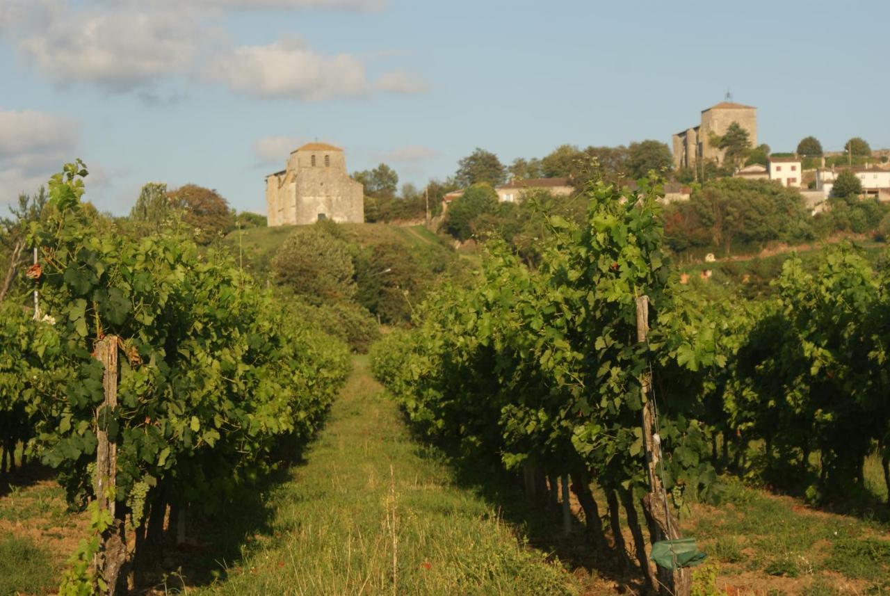 Pujols  Romantic Gite Nr St Emilion With Private Pool And Views To Die For מראה חיצוני תמונה
